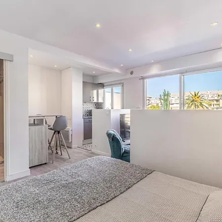 Magnificent Studio With Terrace - Center Of Cannes